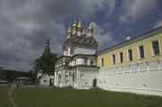 Иосифо-Волоцкий монастырь. Стена и надвратная церковь